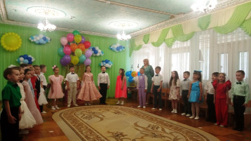 И всем ветрам послушный летит наш шар воздушный! И всем ветрам послушный летит наш шар воздушный!.